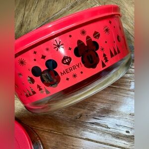 Pyrex Disney 2 piece holiday set- Mickey & Minnie -2 bowls with lids / very nice